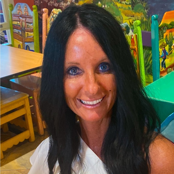 Meet your Posher, Christy - Picture 1 of 1